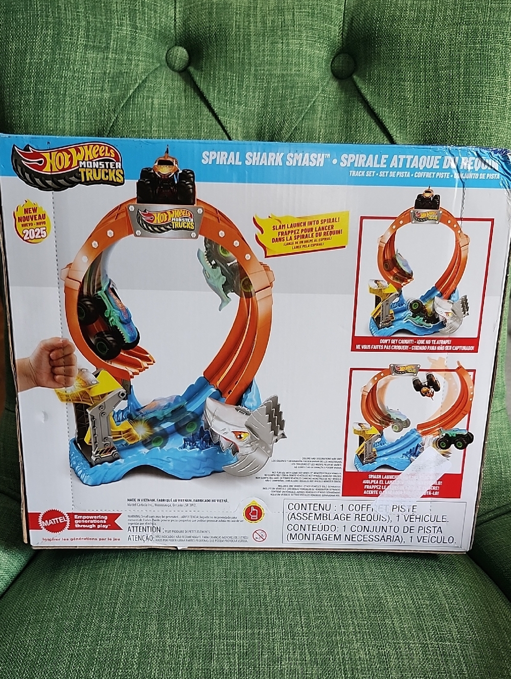 Hit Wheels Spiral Shark Smash Playset - Teal Mega-Wrex Monster Truck - Picture 2 of 7